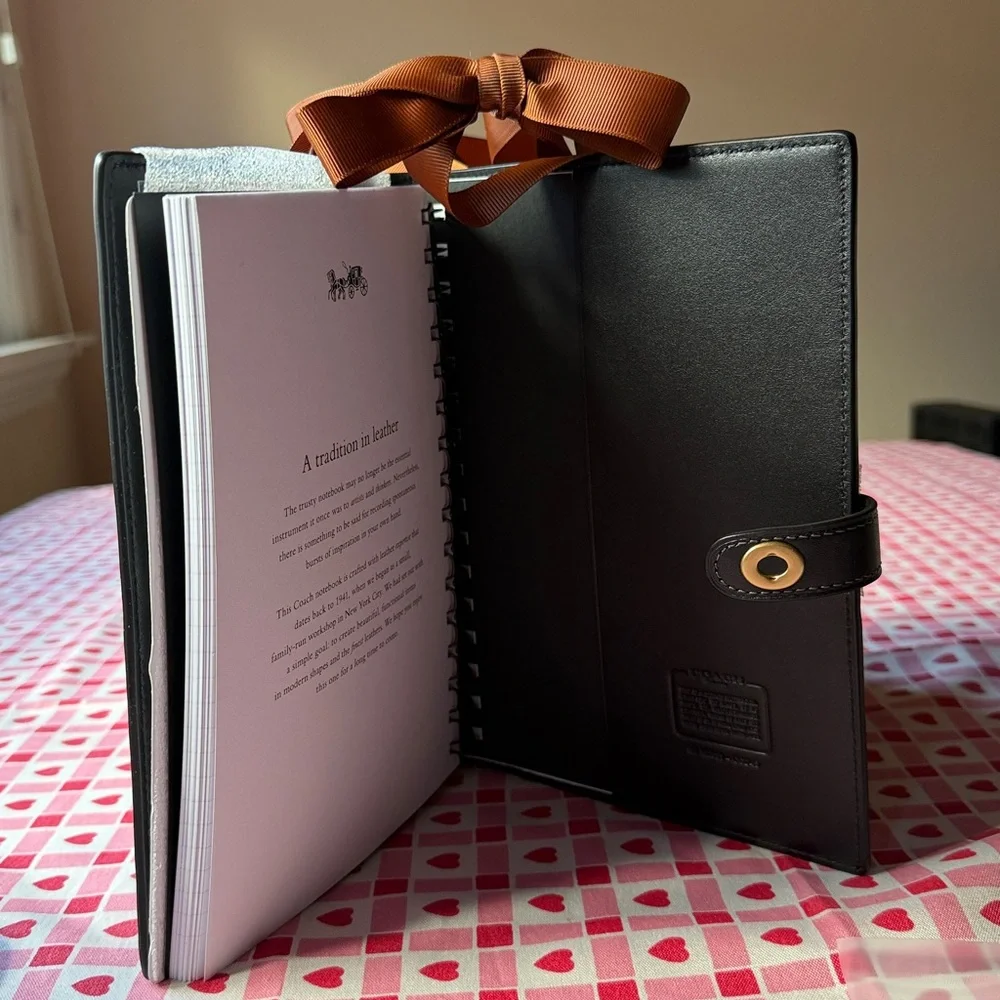 📓 COACH BLACK  GLOVETANNED LEATHER NOTEBOOK 📓 NWT 📓